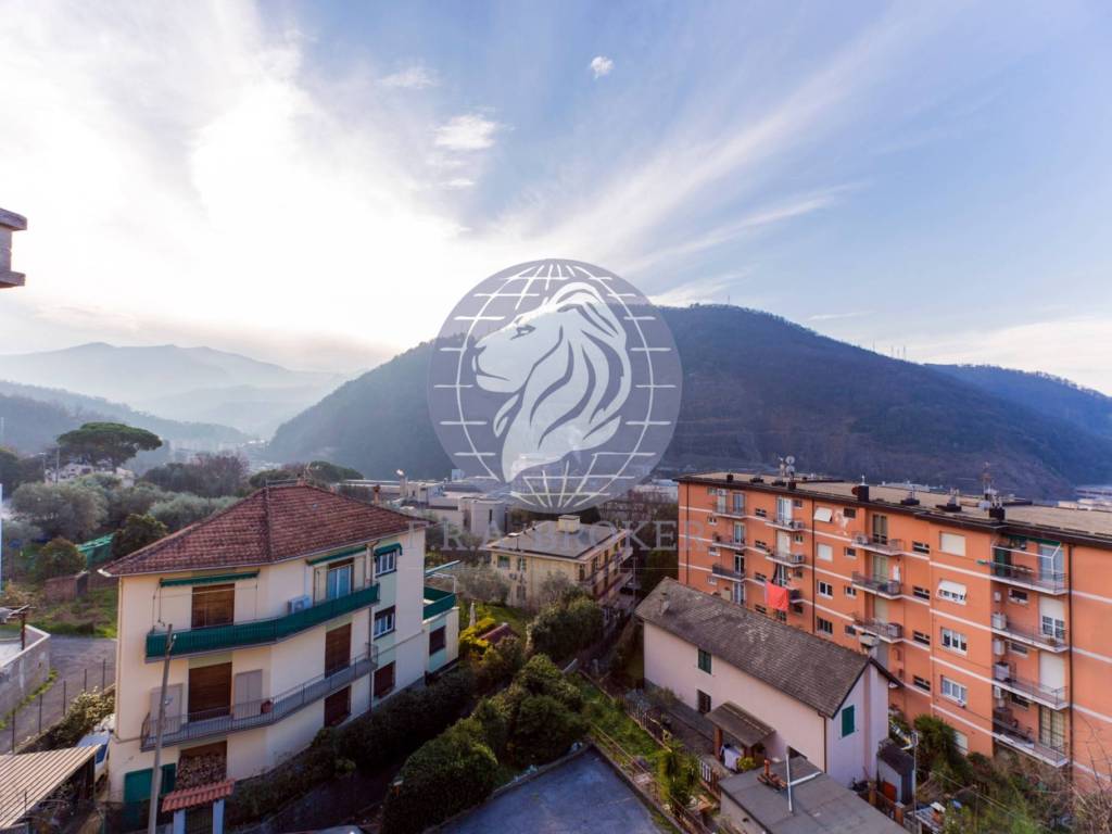 appartamento in vendita a Genova in zona Molassana