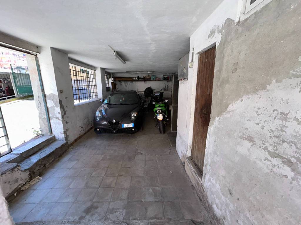 negozio in vendita a Genova in zona Molassana