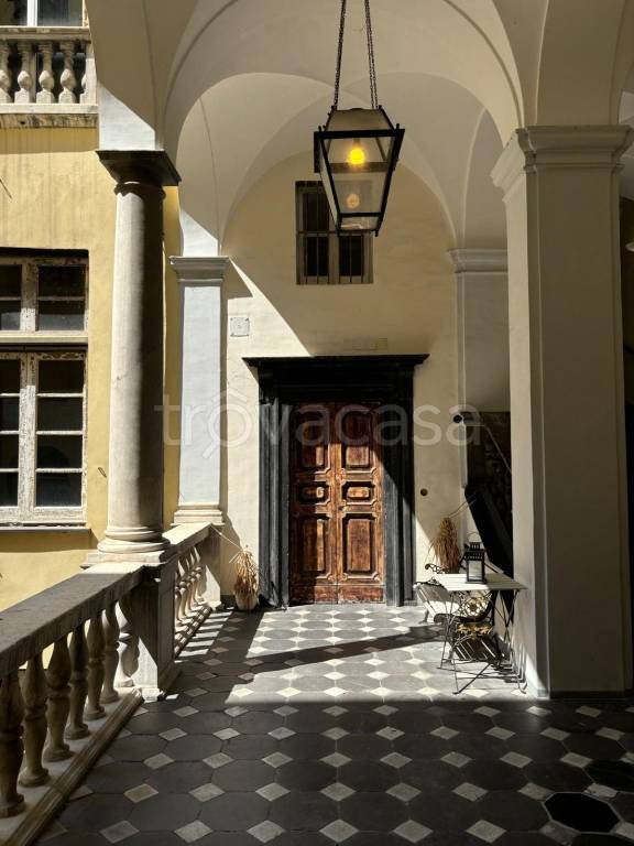 appartamento in vendita a Genova in zona Sottoripa / Maddalena / Molo