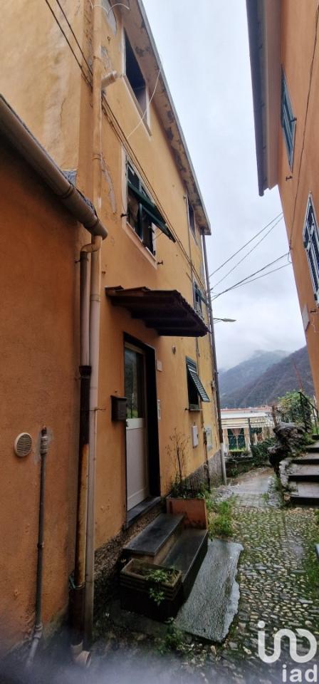 appartamento in vendita a Genova in zona Molassana