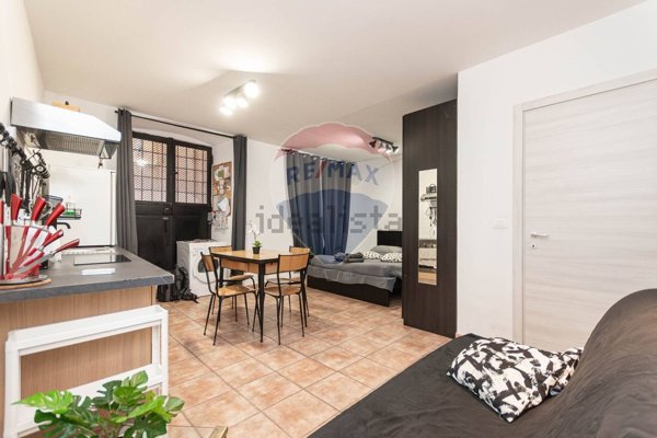 appartamento in vendita a Genova in zona Sottoripa / Maddalena / Molo