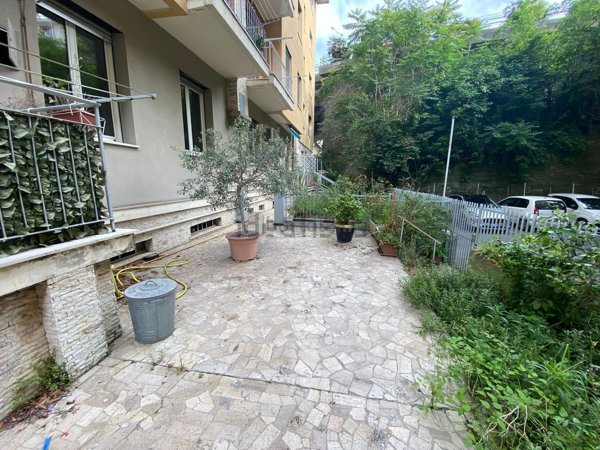 appartamento in vendita a Genova in zona Quarto dei Mille