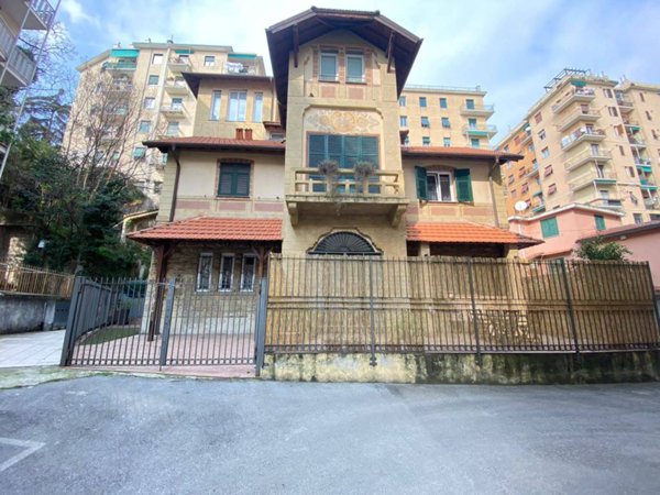 appartamento in vendita a Genova in zona Sturla