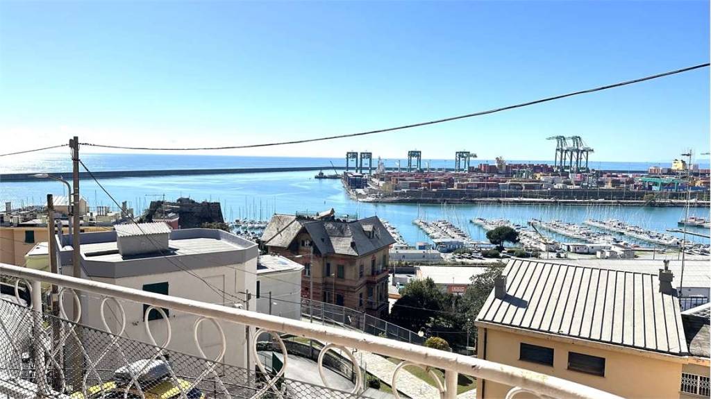 appartamento in vendita a Genova in zona Pegli