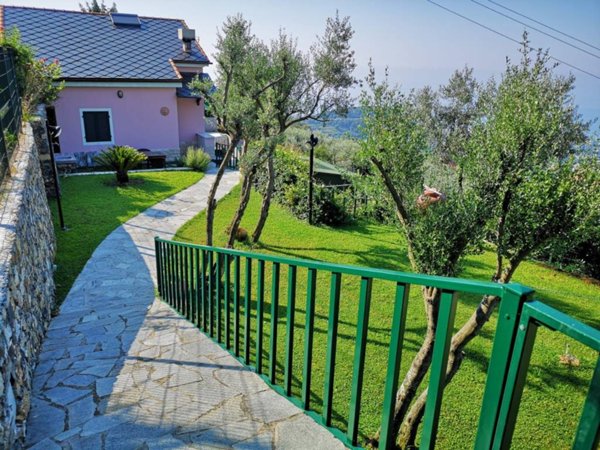 casa indipendente in vendita a Genova in zona Apparizione
