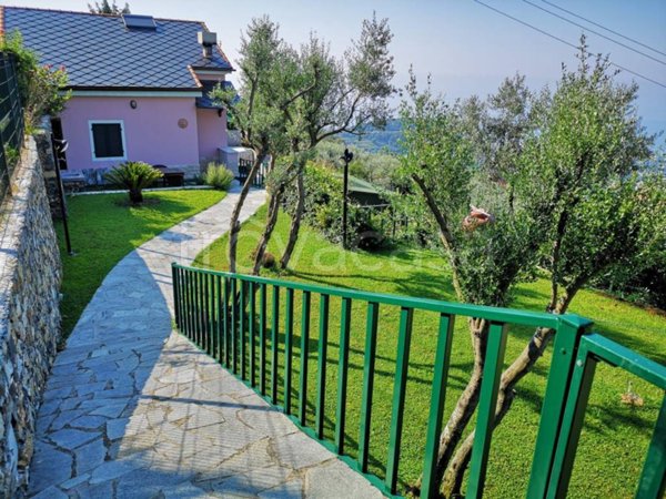 casa indipendente in vendita a Genova in zona Apparizione