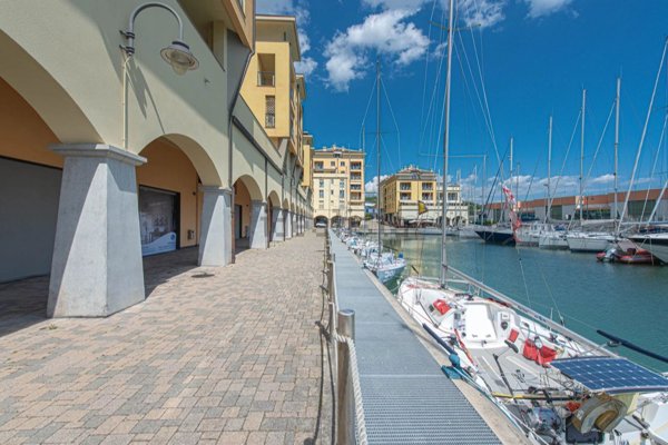 appartamento in vendita a Genova in zona Sottoripa / Maddalena / Molo