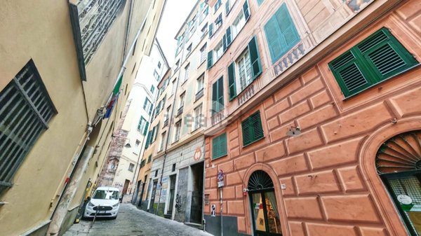 appartamento in vendita a Genova in zona Sottoripa / Maddalena / Molo