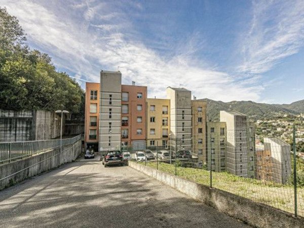 appartamento in vendita a Genova in zona Rivarolo