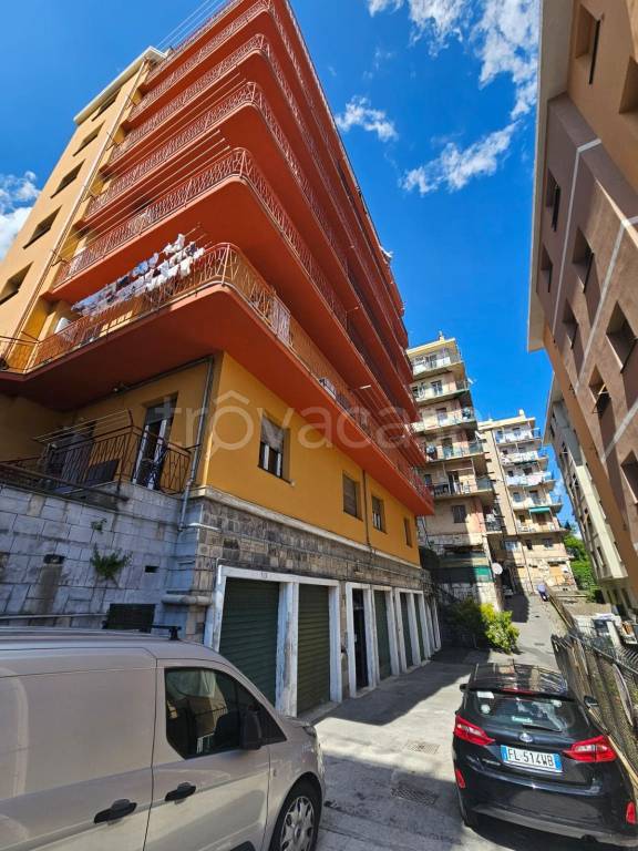 appartamento in vendita a Genova in zona Rivarolo