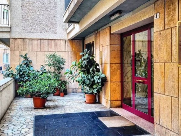 appartamento in vendita a Genova in zona Carignano