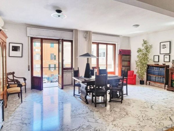 appartamento in vendita a Genova in zona Carignano