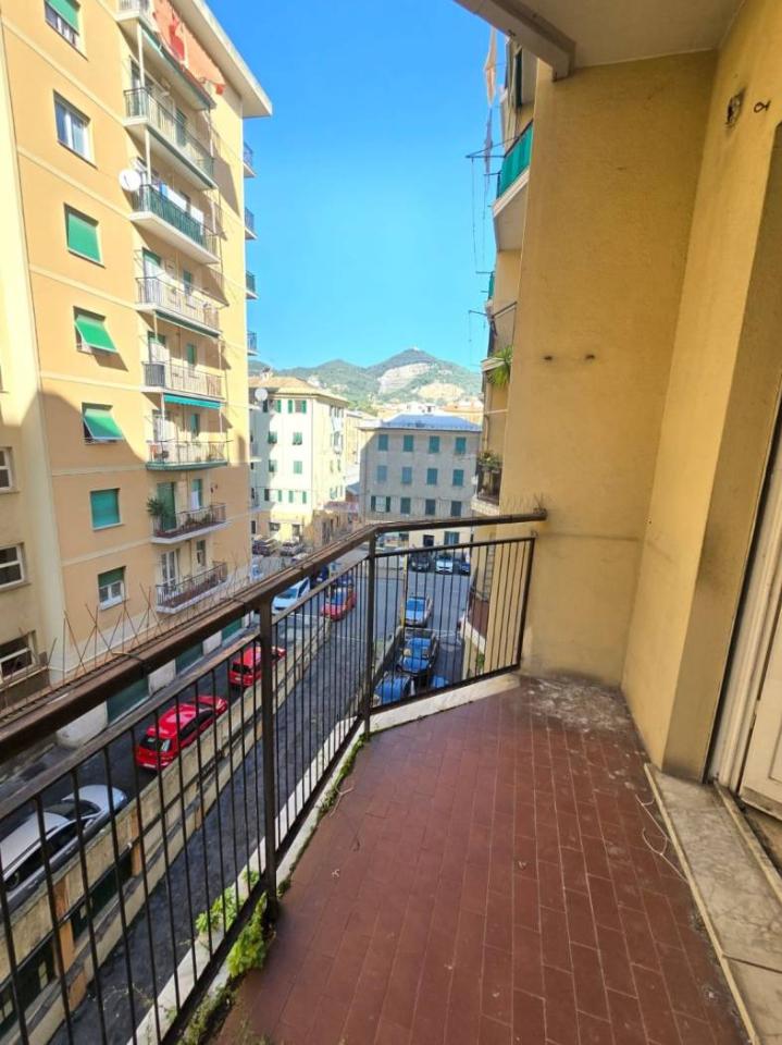 appartamento in vendita a Genova in zona Sestri Ponente