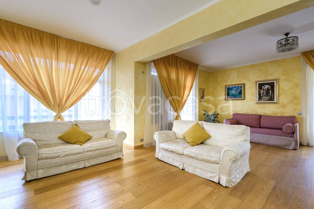 appartamento in vendita a Genova in zona Sestri Ponente