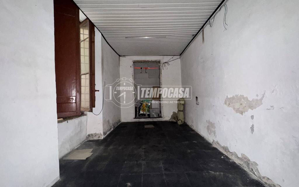 locale di sgombero in vendita a Genova in zona Sottoripa / Maddalena / Molo