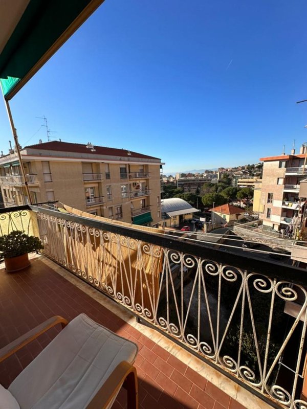 appartamento in vendita a Genova in zona Sestri Ponente
