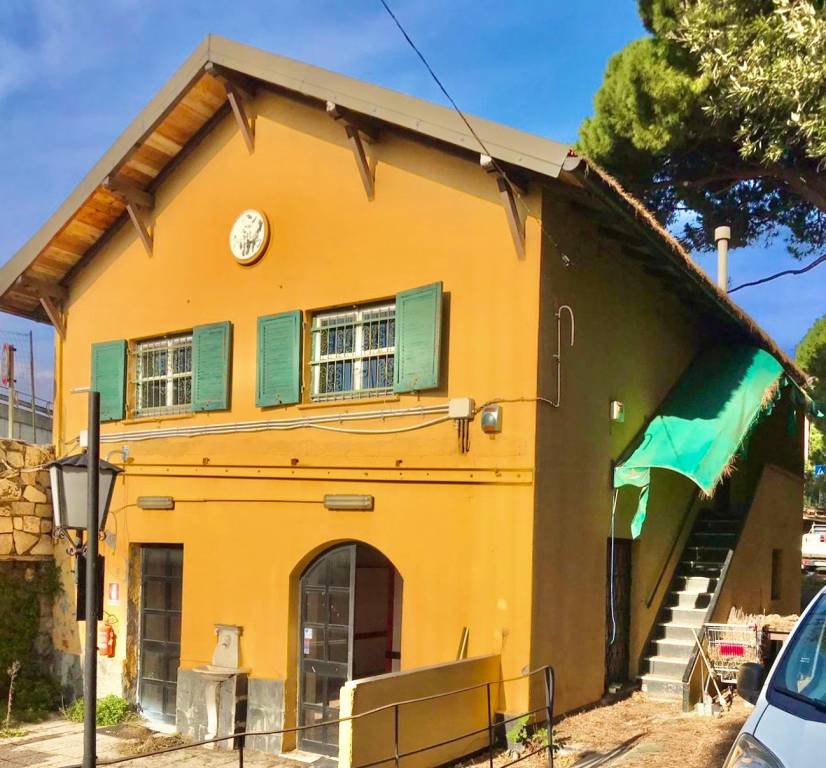 casa indipendente in vendita a Genova in zona Palmaro / Pra'