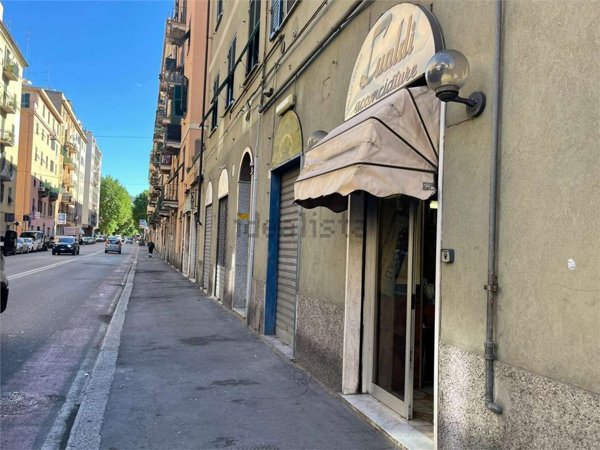 negozio in vendita a Genova in zona Sampierdarena