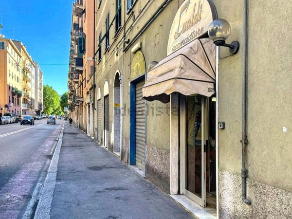 negozio in vendita a Genova in zona Sampierdarena