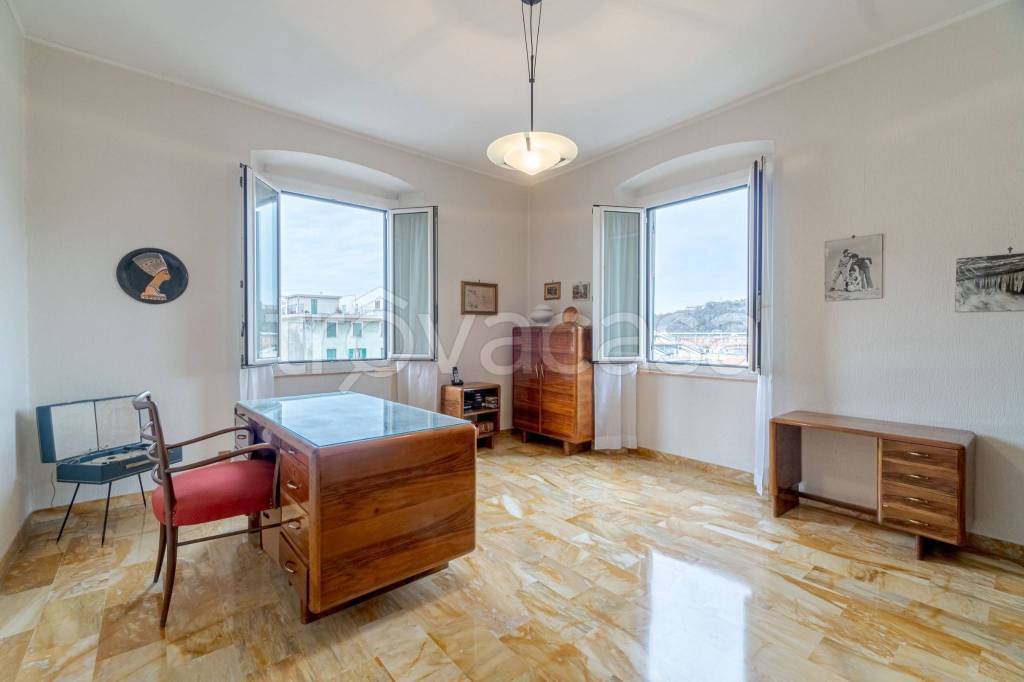 appartamento in vendita a Genova in zona Rivarolo