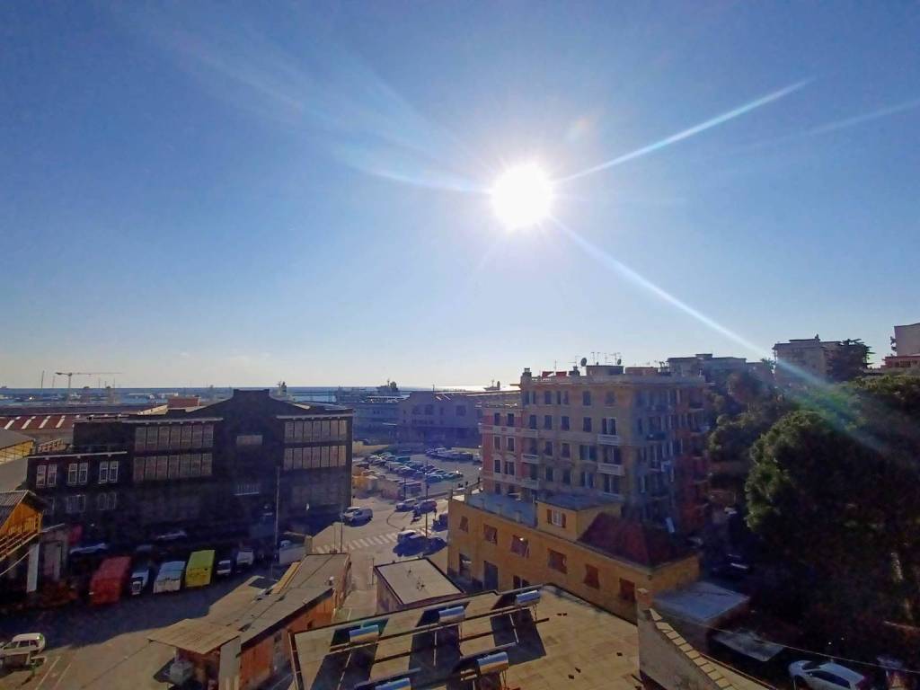 appartamento in vendita a Genova in zona Sestri Ponente