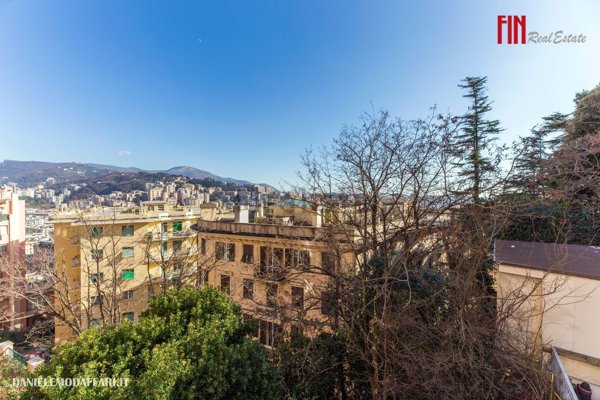 appartamento in vendita a Genova in zona Staglieno