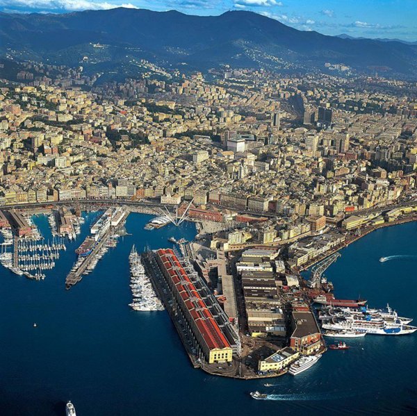 ufficio in vendita a Genova in zona Sottoripa / Maddalena / Molo
