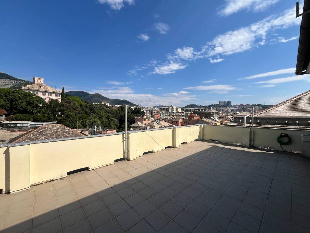 appartamento in vendita a Genova in zona Sestri Ponente