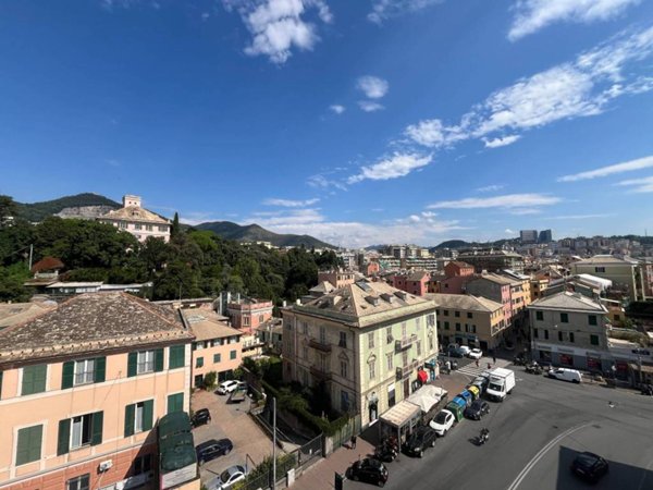 appartamento in vendita a Genova in zona Sestri Ponente