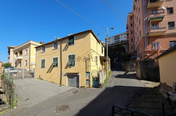 casa indipendente in vendita a Genova