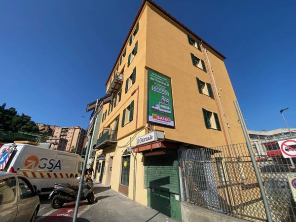 negozio in vendita a Genova in zona Bolzaneto