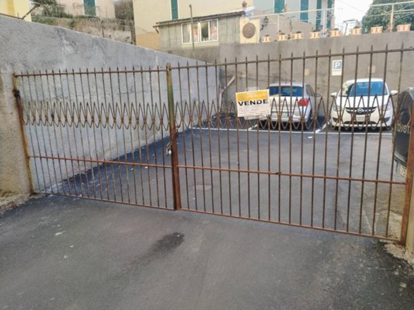 negozio in vendita a Genova in zona Palmaro / Pra'