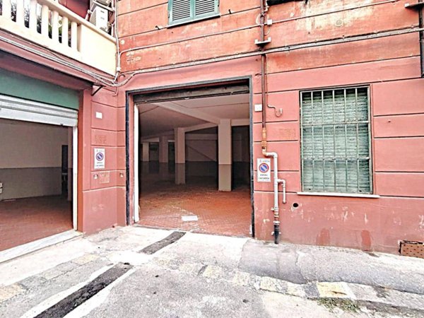 negozio in vendita a Genova in zona Sampierdarena
