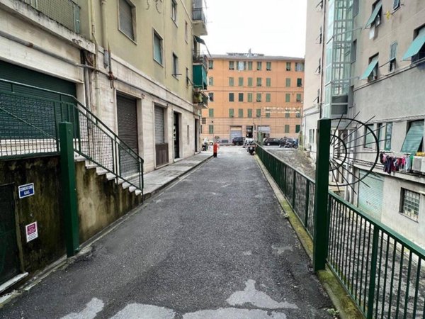 negozio in vendita a Genova in zona Molassana