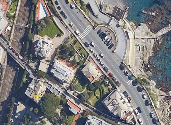 casa indipendente in vendita a Genova in zona Quarto dei Mille