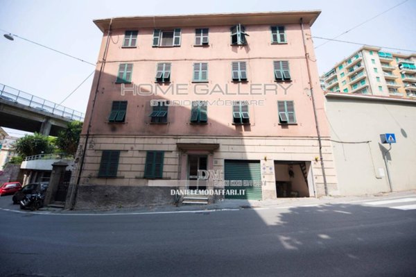 locale di sgombero in vendita a Genova in zona Sampierdarena