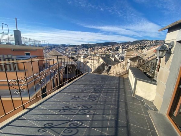 appartamento in vendita a Genova in zona Sottoripa / Maddalena / Molo