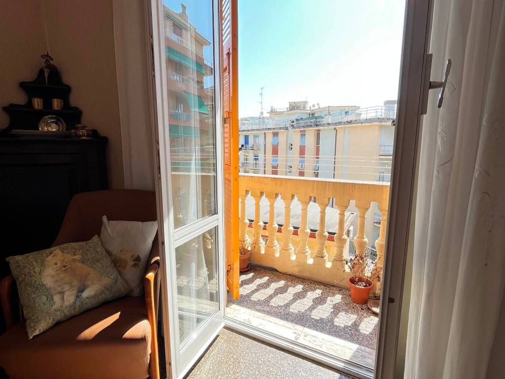 appartamento in vendita a Genova in zona Sestri Ponente