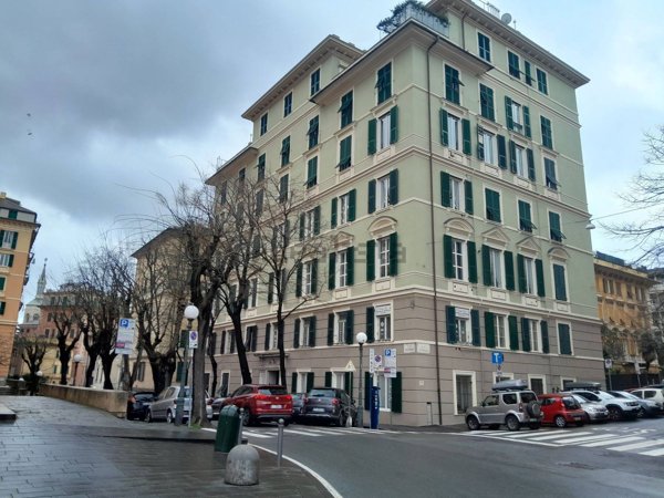 appartamento in vendita a Genova in zona Carignano