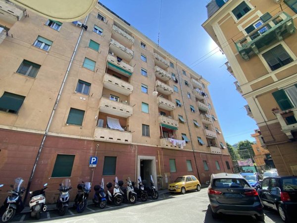 appartamento in vendita a Genova in zona Rivarolo