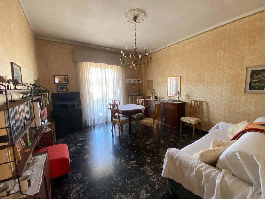 appartamento in vendita a Genova in zona Rivarolo