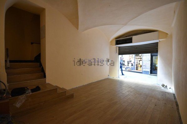 negozio in vendita a Genova in zona Sottoripa / Maddalena / Molo