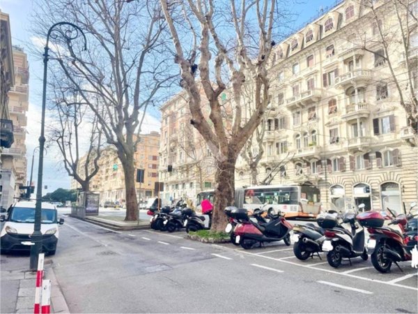 appartamento in vendita a Genova in zona Foce