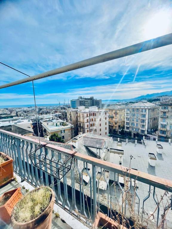 appartamento in vendita a Genova in zona Sestri Ponente