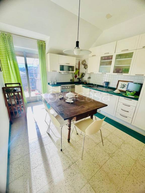 appartamento in vendita a Genova in zona Sestri Ponente