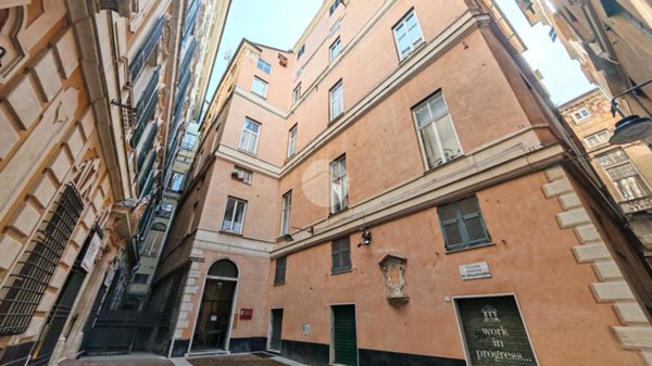 appartamento in vendita a Genova in zona Sottoripa / Maddalena / Molo