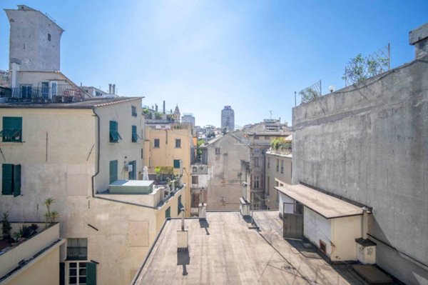 appartamento in vendita a Genova in zona Sottoripa / Maddalena / Molo