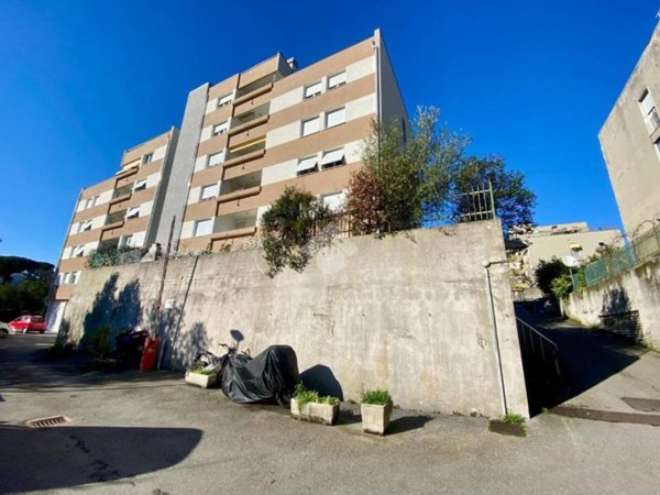 appartamento in vendita a Genova in zona Molassana