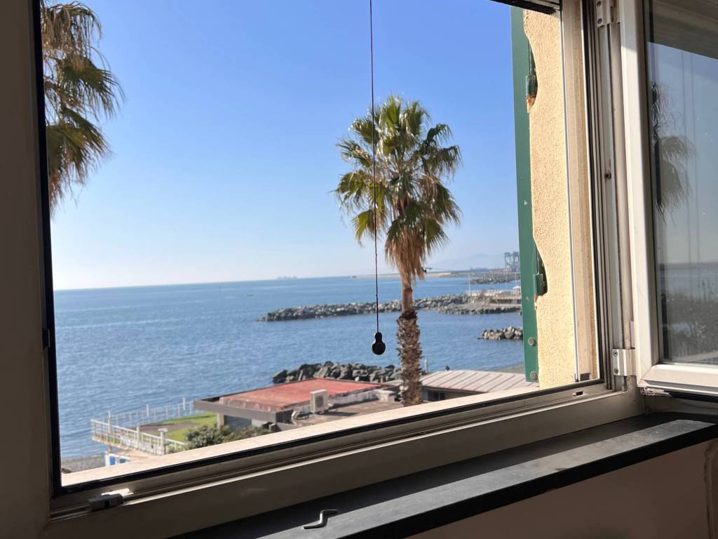 appartamento in vendita a Genova in zona Pegli
