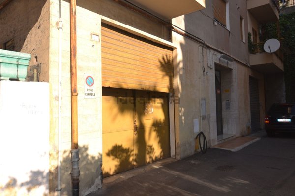 locale di sgombero in vendita a Genova in zona Sestri Ponente